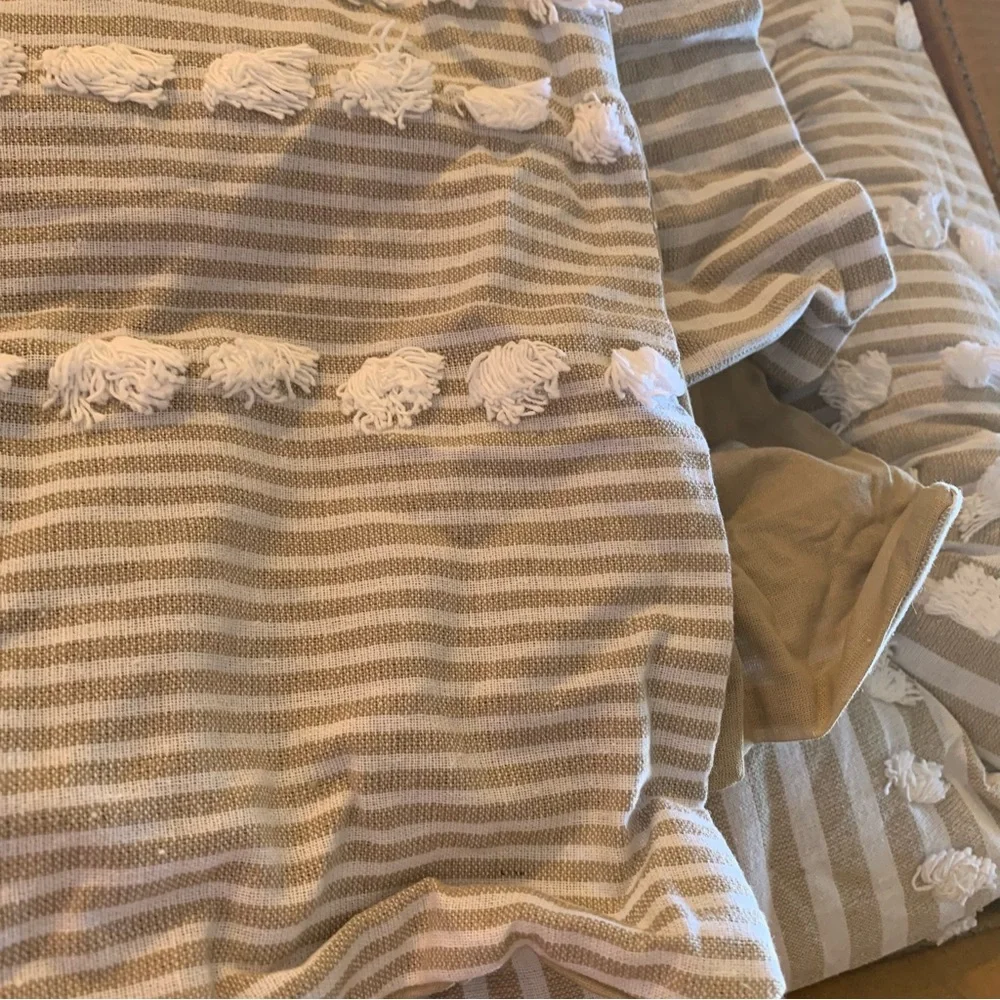 Harbor House Anslee 3-pc. Midweight Embroidered Comforter Set